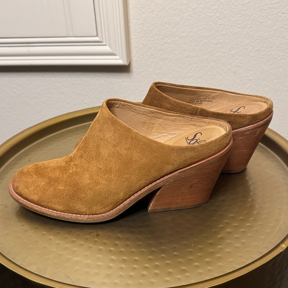 Sofft Women's Tan Suede Mules - Picture 2 of 3
